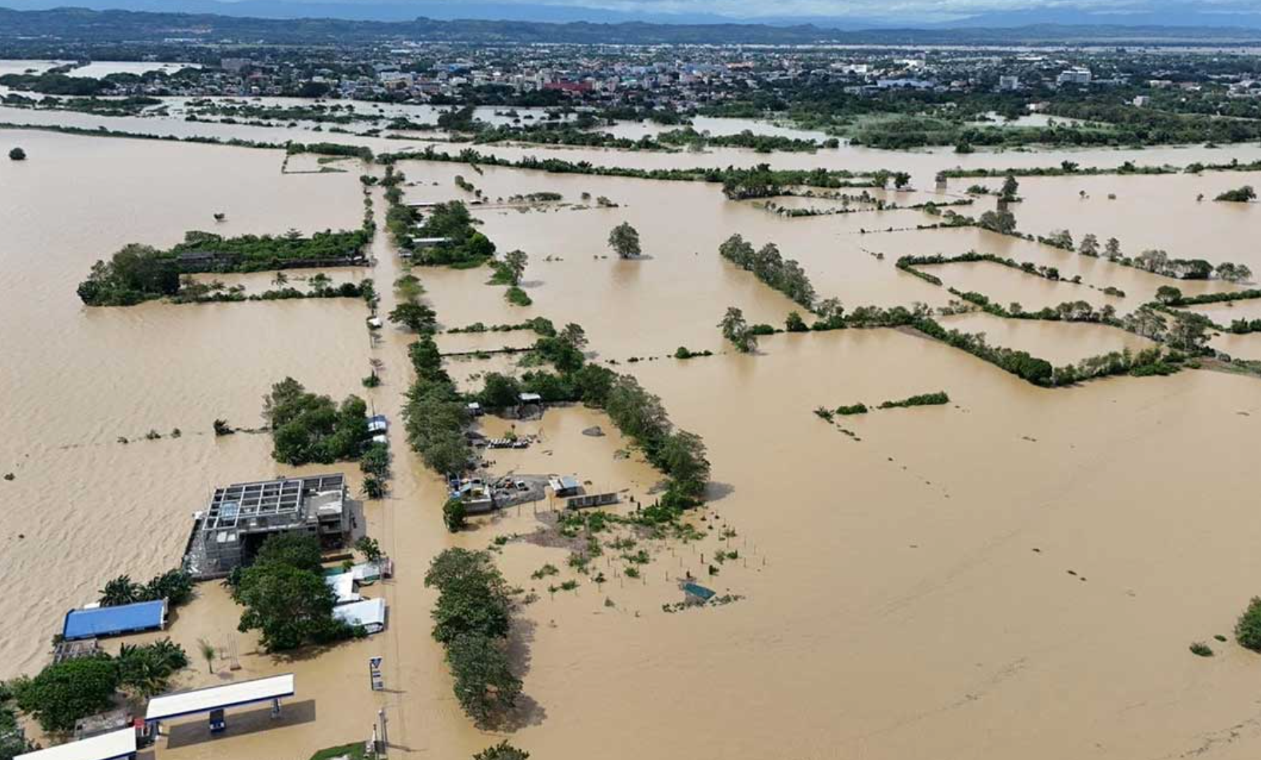 Tormenta tropical deja decenas de muertos en Filipinas